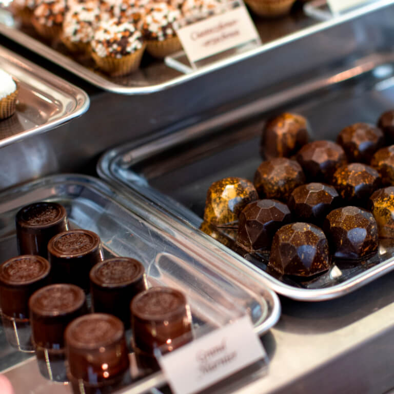 Pralina Cherry - Praliny - Galanteria czekoladowa - Zdjęcie 2