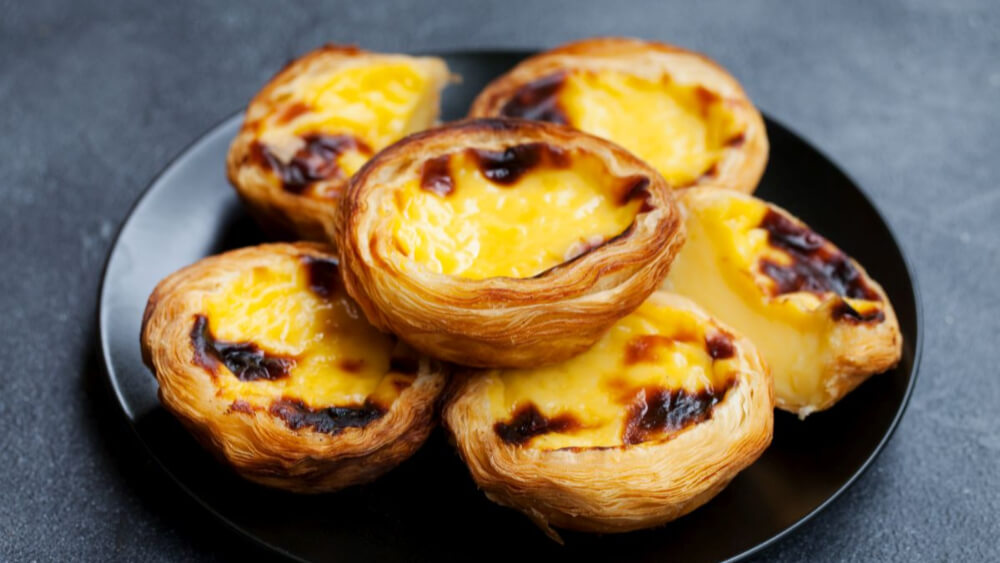 Dowiedz się więcej o cieście francuskim – jakie desery proponuje Cukiernia Sowa?