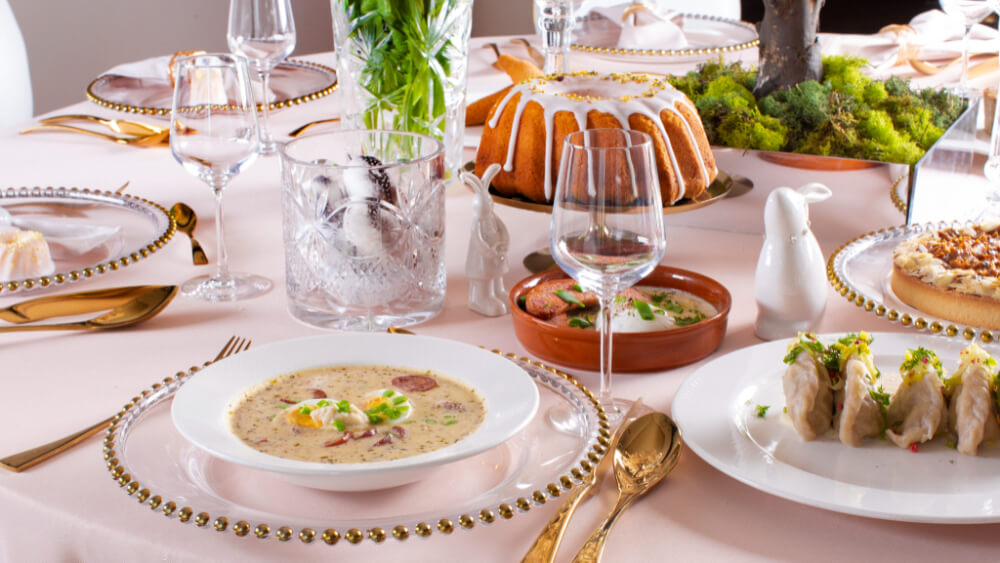 Wielkanocne śniadanie – sprawdź, jak przygotować idealny stół