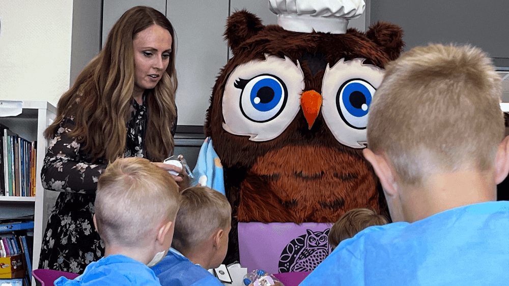 Sowa Felisia czyta małym pacjentom - Zdjęcie 2