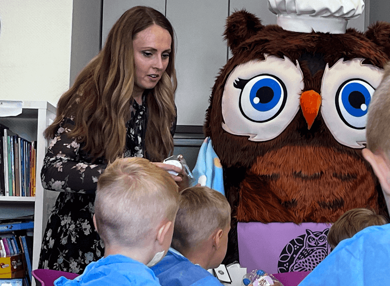 Sowa Felisia czyta małym pacjentom - Zdjęcie 2